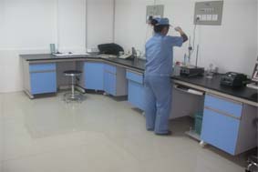 實(shí)驗(yàn)家具調(diào)試現(xiàn)場(chǎng)