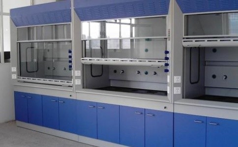 成都通風(fēng)柜廠家：使用通風(fēng)柜需要注意的事項(xiàng)包含哪些？  