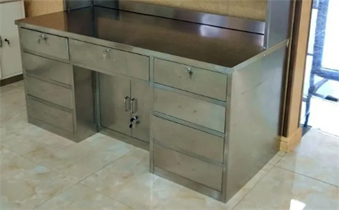 實(shí)驗(yàn)室使用的不銹鋼臺(tái)柜的優(yōu)點(diǎn)